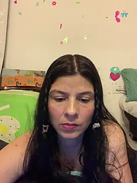 Snapshot of Estefani_32 chatting on 04-29-26, 04:44 Estefani 32 online show from 04-29-26, 04:44