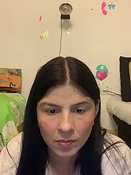 Snapshot of Estefani_32 chatting on 05-01-26, 12:37 Estefani 32 online show from 05-01-26, 12:37