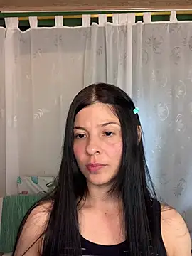 Snapshot of Estefani_32 chatting on 05-08-26, 04:12 Estefani 32 online show from 05-08-26, 04:12