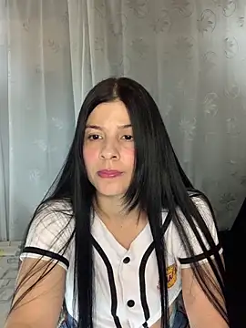 Snapshot of Estefani_32 chatting on 05-09-26, 06:02 Estefani 32 online show from 05-09-26, 06:02