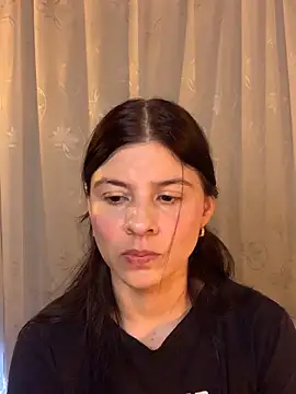 Snapshot of Estefani_32 chatting on 05-19-26, 02:45 Estefani 32 online show from 05-19-26, 02:45