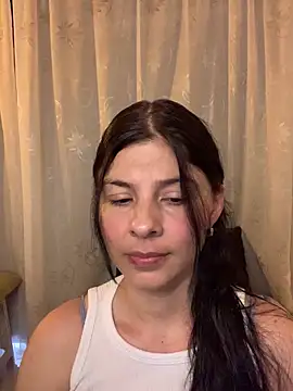 Snapshot of Estefani_32 chatting on 05-21-26, 08:49 Estefani 32 online show from 05-21-26, 08:49