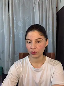Snapshot of Estefani_32 chatting on 05-30-26, 08:50 Estefani 32 online show from 05-30-26, 08:50