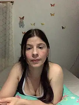 Snapshot of Estefani_32 chatting on 06-04-26, 12:05 Estefani 32 online show from 06-04-26, 12:05