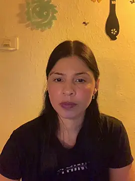Snapshot of Estefani_32 chatting on 06-04-26, 05:19 Estefani 32 online show from 06-04-26, 05:19