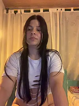 Snapshot of Estefani_32 chatting on 06-06-26, 01:32 Estefani 32 online show from 06-06-26, 01:32