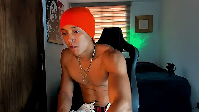 Liam V online show from 02-01-25, 04:44