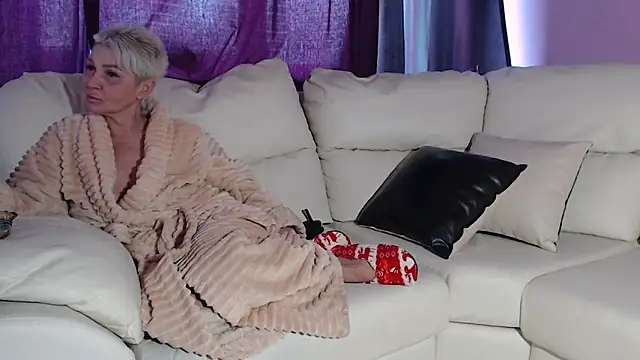 Snapshot of TightAssMom chatting on 02-28-25, 12:31 TightAssMom online show from 02-28-25, 12:31