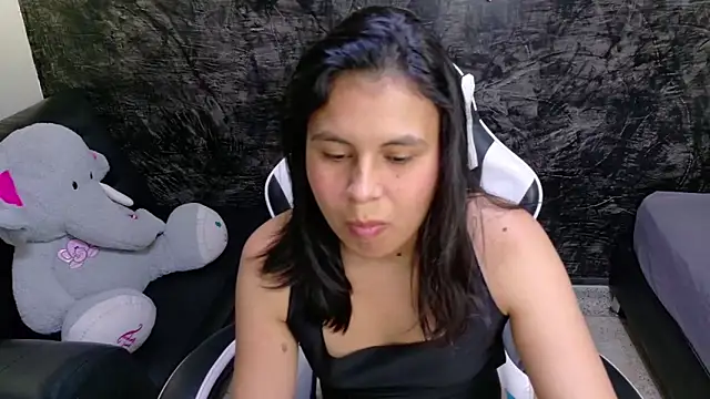 olivia love  online show from 06-06-26, 09:41