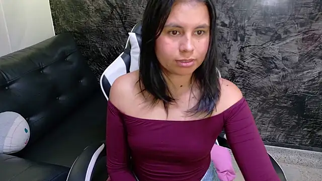 olivia love  online show from 06-25-26, 09:19