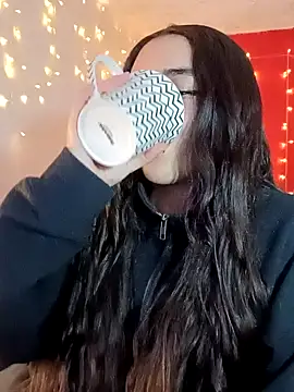 Snapshot of IvonneT chatting on 12-11-24, 05:00 IvonneT online show from 12-11-24, 05:00