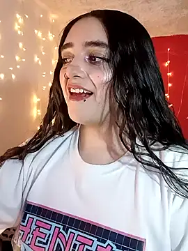 Snapshot of IvonneT chatting on 12-12-24, 11:03 IvonneT online show from 12-12-24, 11:03