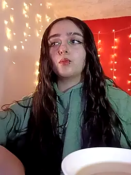 Snapshot of IvonneT chatting on 01-10-25, 04:12 IvonneT online show from 01-10-25, 04:12