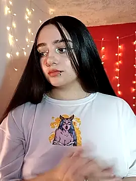 Snapshot of IvonneT chatting on 02-15-25, 09:04 IvonneT online show from 02-15-25, 09:04