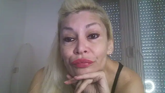 EvaaMina online show from 10-20-25, 11:10