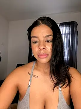 trianawhite online show from 11-28-25, 03:25