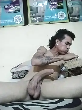 Snapshot of 001HENRYAlejandro chatting on 12-03-25, 04:42 001HENRYAlejandro online show from 12-03-25, 04:42