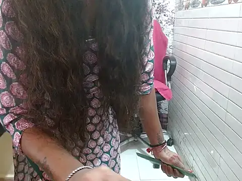 Snapshot of LovingPihu chatting on 10-30-25, 05:31 LovingPihu online show from 10-30-25, 05:31