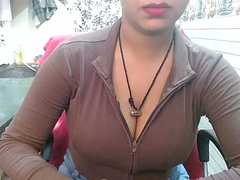 Snapshot of LovingPihu chatting on 11-01-25, 06:04 LovingPihu online show from 11-01-25, 06:04