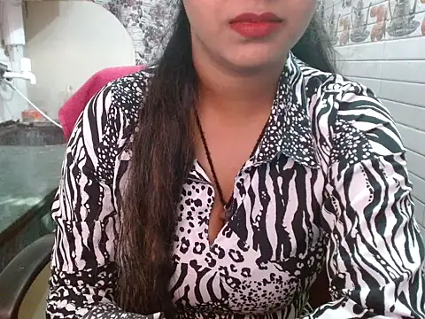 Snapshot of LovingPihu chatting on 11-06-25, 05:41 LovingPihu online show from 11-06-25, 05:41
