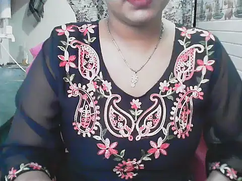 LovingPihu online show from 06-12-26, 05:28