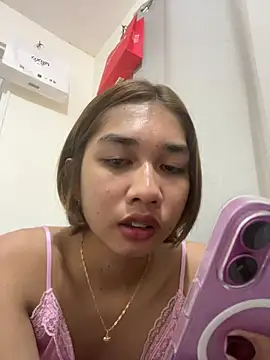 Snapshot of SweetCumFrancine chatting on 05-09-26, 02:00 SweetCumFrancine online show from 05-09-26, 02:00