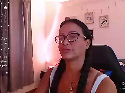 emmily castro online show from 10-06-25, 01:08