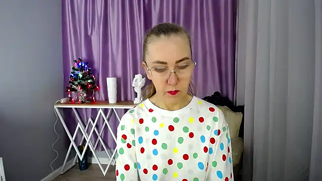 Snapshot of queen_a_n_i chatting on 12-04-24, 11:41 queen a n i online show from 12-04-24, 11:41