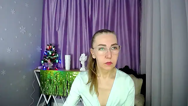 Snapshot of queen_a_n_i chatting on 12-13-24, 12:06 queen a n i online show from 12-13-24, 12:06