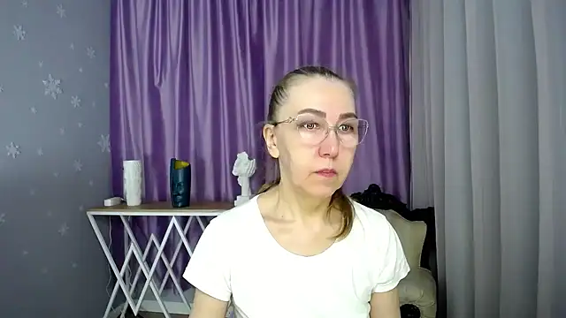 Snapshot of queen_a_n_i chatting on 03-22-25, 07:25 queen a n i online show from 03-22-25, 07:25