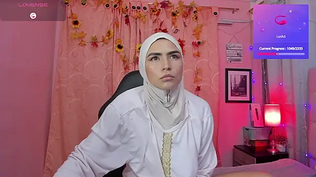 Snapshot of DarshaKhemu chatting on 03-10-25, 08:45 DarshaKhemu online show from 03-10-25, 08:45