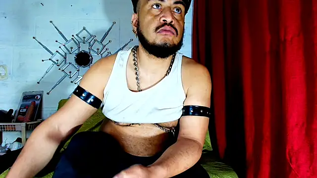 Snapshot of the_master_foal_ chatting on 11-29-25, 11:02 the master foal online show from 11-29-25, 11:02