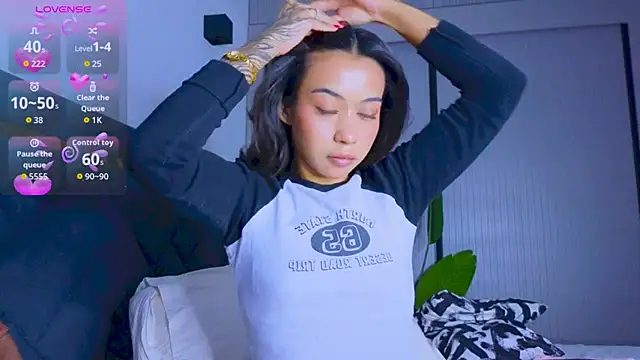 Mia Tin online show from 09-17-25, 02:41