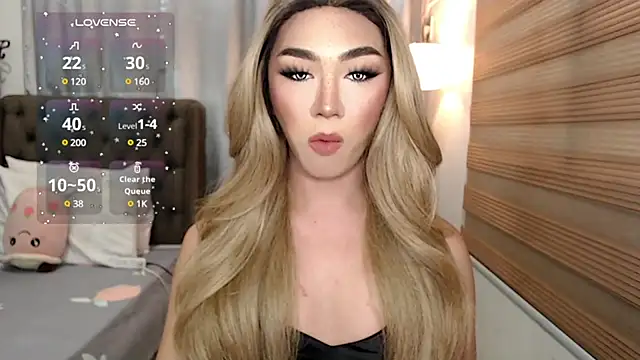 Snapshot of Local_Hoelyx chatting on 12-26-24, 05:37 Local Hoelyx online show from 12-26-24, 05:37