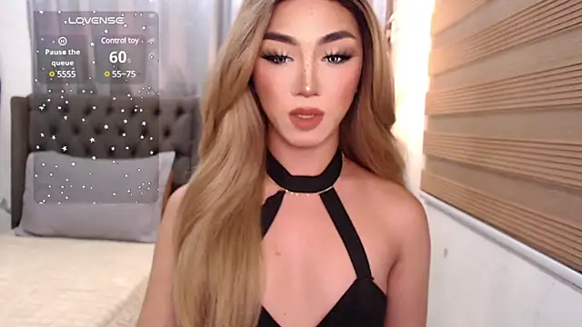 Snapshot of Local_Hoelyx chatting on 01-04-25, 10:16 Local Hoelyx online show from 01-04-25, 10:16