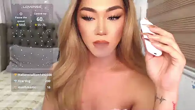 Snapshot of Local_Hoelyx chatting on 01-13-25, 11:19 Local Hoelyx online show from 01-13-25, 11:19