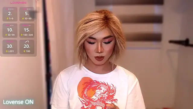 Snapshot of Local_Hoelyx chatting on 10-09-25, 06:00 Local Hoelyx online show from 10-09-25, 06:00