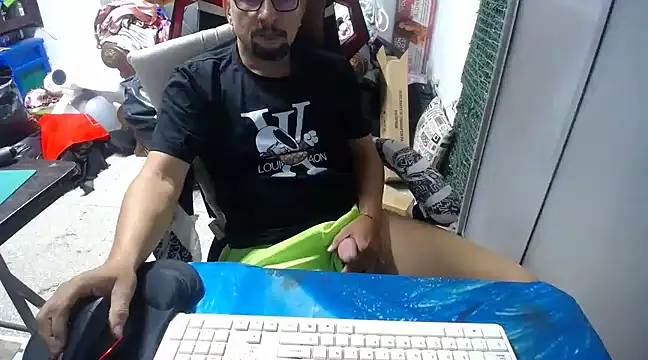 Snapshot of alexam_gal@xh chatting on 02-05-25, 02:48 alexam galxh online show from 02-05-25, 02:48