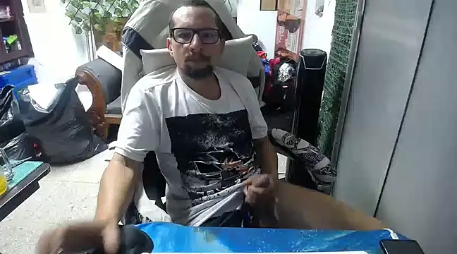 Snapshot of alexam_gal@xh chatting on 02-24-25, 11:30 alexam galxh online show from 02-24-25, 11:30