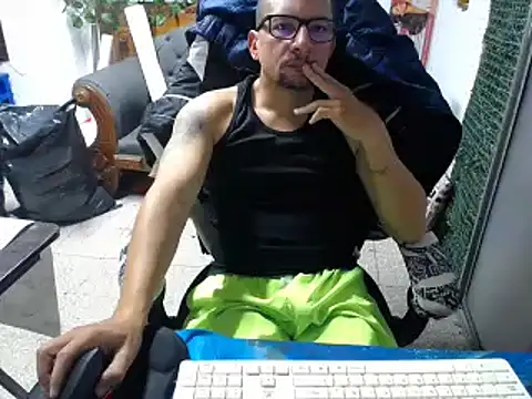 Snapshot of alexam_gal@xh chatting on 03-05-25, 03:40 alexam galxh online show from 03-05-25, 03:40