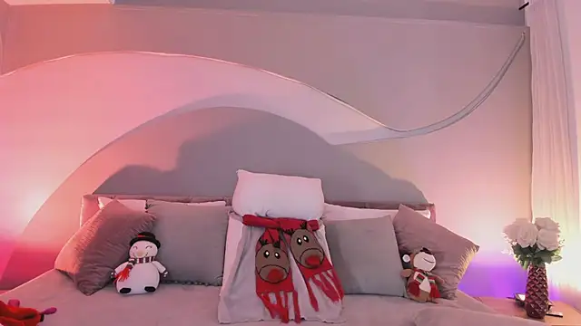 Nicolle W online show from 12-19-25, 12:01