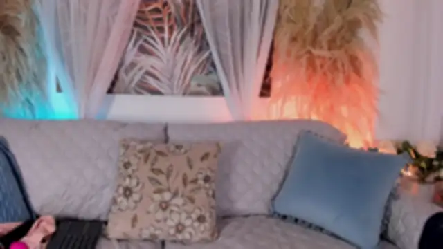 Snapshot of Nicolle_W chatting on 05-21-26, 11:50 Nicolle W online show from 05-21-26, 11:50