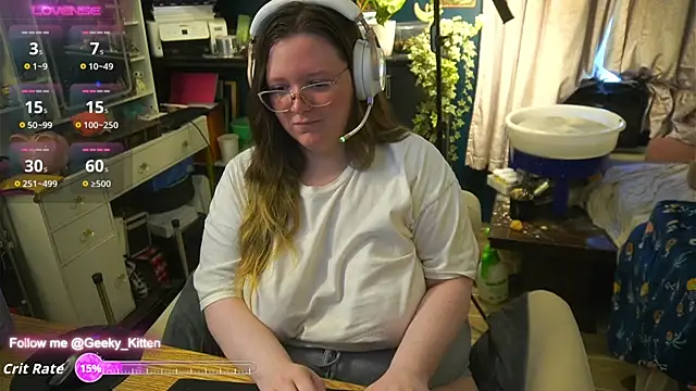 Snapshot of Geeky_Kitten chatting on 09-11-25, 03:01 Geeky Kitten online show from 09-11-25, 03:01