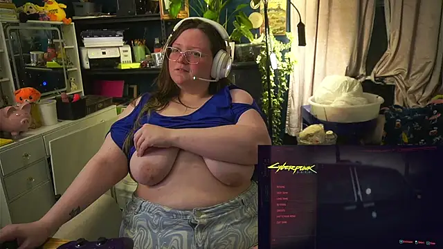 Snapshot of Geeky_Kitten chatting on 10-09-25, 10:13 Geeky Kitten online show from 10-09-25, 10:13