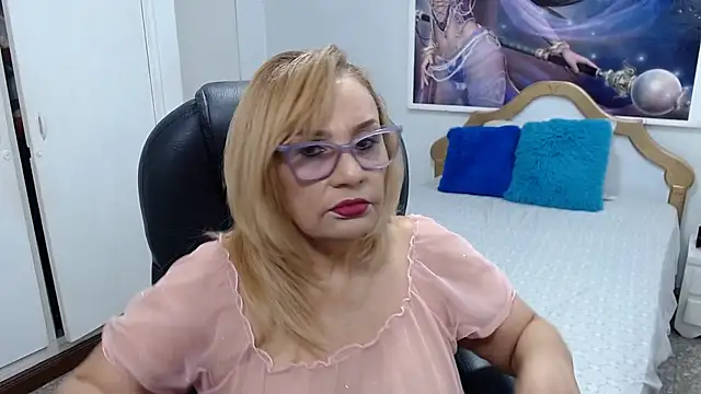 Snapshot of emiliaa_hot chatting on 06-19-26, 06:01 emiliaa hot online show from 06-19-26, 06:01
