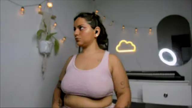 Snapshot of susy_angel chatting on 12-29-24, 03:11 susy angel online show from 12-29-24, 03:11