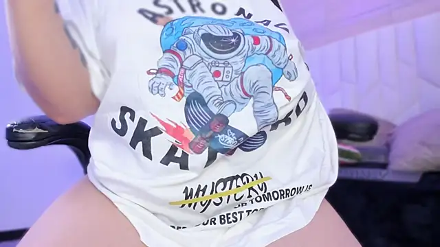 Snapshot of io_chie_ chatting on 12-03-25, 04:09 io chie online show from 12-03-25, 04:09