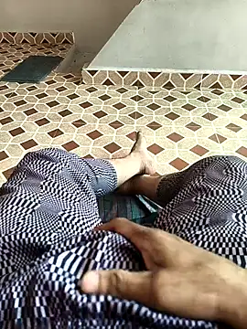 Snapshot of deshimund chatting on 10-29-25, 04:48 deshimund online show from 10-29-25, 04:48