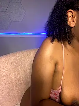 Snapshot of EatSweetMolly chatting on 11-09-25, 03:05 EatSweetMolly online show from 11-09-25, 03:05