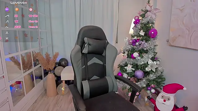 LeahJones  online show from 12-14-25, 05:07